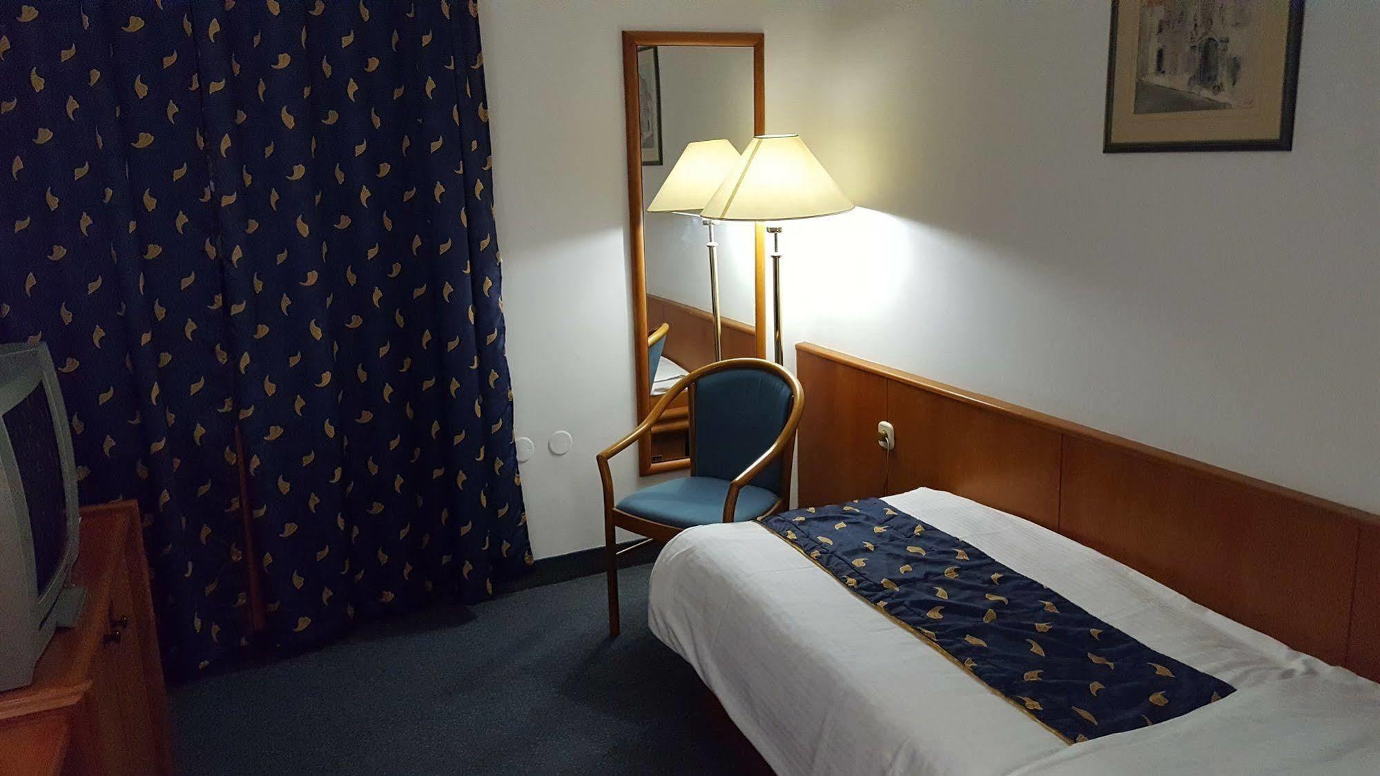 Hotel Turist Varazdin Bagian luar foto
